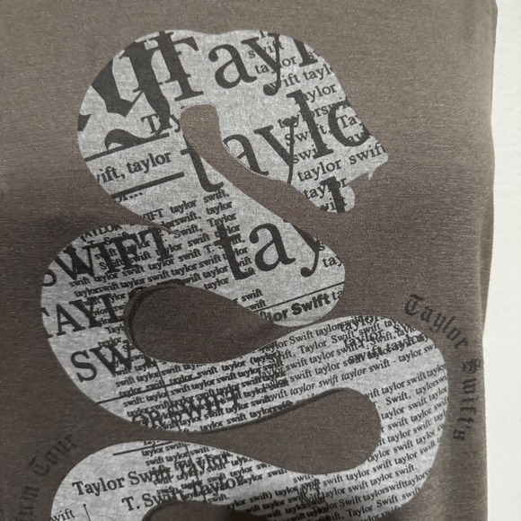 Taylor Swift Reputation Stadium Tour Snake Newsprint Tank Top XXL - Picture 4 of 13